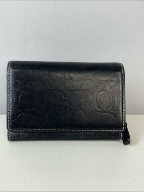 COACH Women's Signature C Embossed Leather Bi-fold Wallet Zipper and Stitching